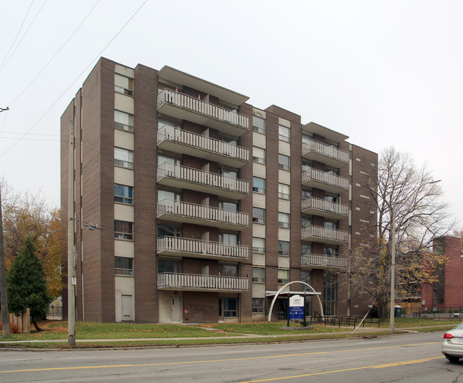 Albion Court Apartments in Hamilton, ON - Building Photo - Building Photo