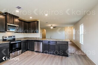 5906 Sapphire Lagoon Rd in Mont Belvieu, TX - Building Photo - Building Photo