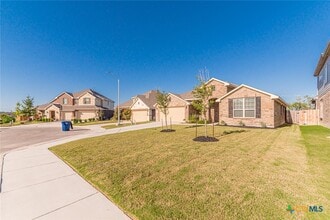 2745 Ridge Forest Dr in New Braunfels, TX - Building Photo - Building Photo