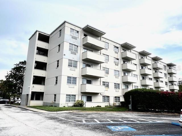 property at 406 W Azeele St