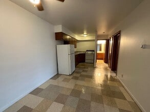 2869 S 6th St in Milwaukee, WI - Building Photo - Building Photo
