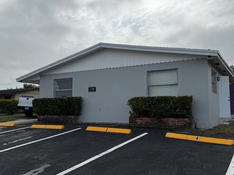 2880 SW 1st St in Fort Lauderdale, FL - Building Photo