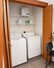 10 W 10th St in Lawrence, KS - Building Photo - Building Photo