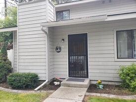 623 E Whispering Pines Ln in Coeur d'Alene, ID - Building Photo