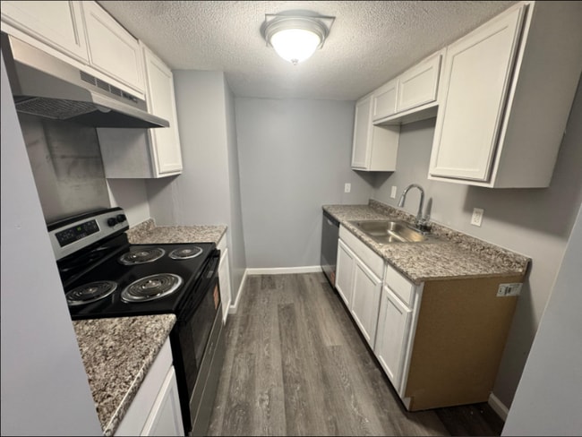 225 W McDowell Rd in Jackson, MS - Building Photo - Building Photo