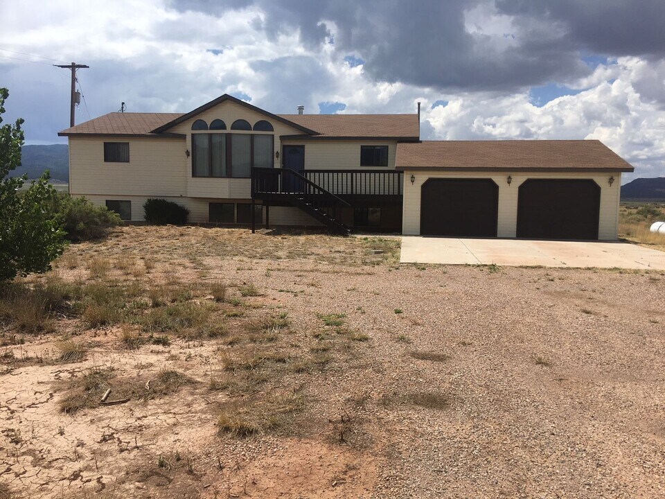 3430 S 6100 W in Cedar City, UT - Building Photo