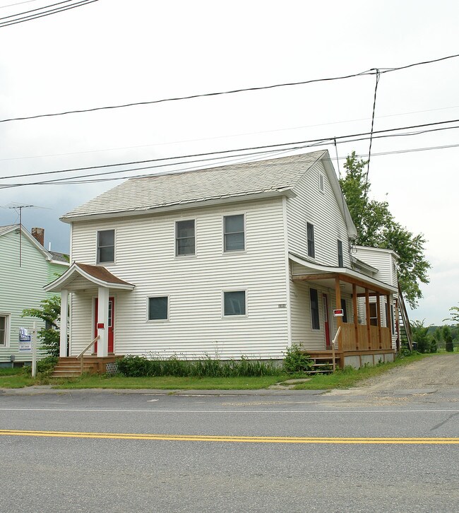 79 Main St in Argyle, NY - Foto de edificio - Building Photo