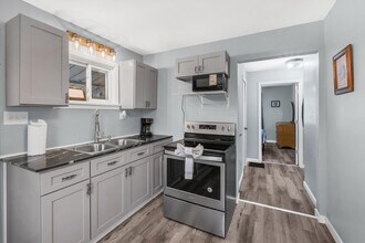 1279 Perry Hwy in Mercer, PA - Building Photo - Building Photo