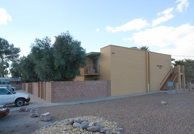 2585 N Country Club Rd in Tucson, AZ - Foto de edificio - Building Photo