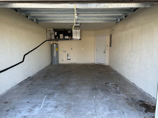 1043 SE 11th Terrace in Cape Coral, FL - Building Photo - Building Photo