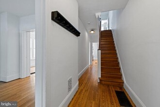 128 W Mt Pleasant Ave in Philadelphia, PA - Building Photo - Building Photo