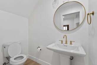 678 E 45th St in Los Angeles, CA - Building Photo - Building Photo