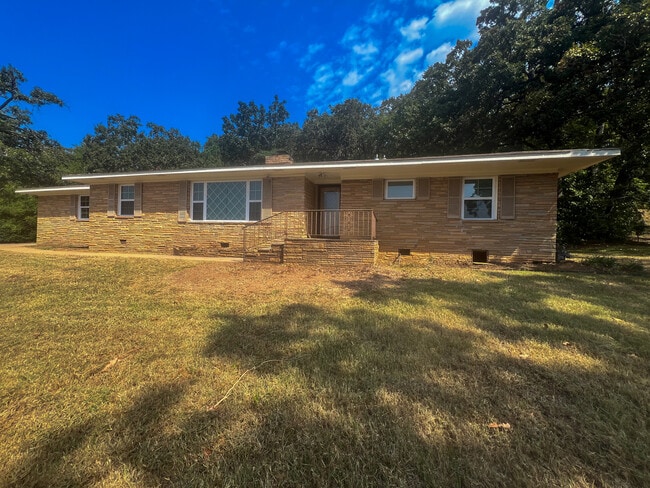 property at 2225 S Dallas St