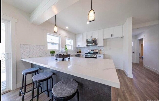 1327 W 77th St, Unit 1327 W 77th St