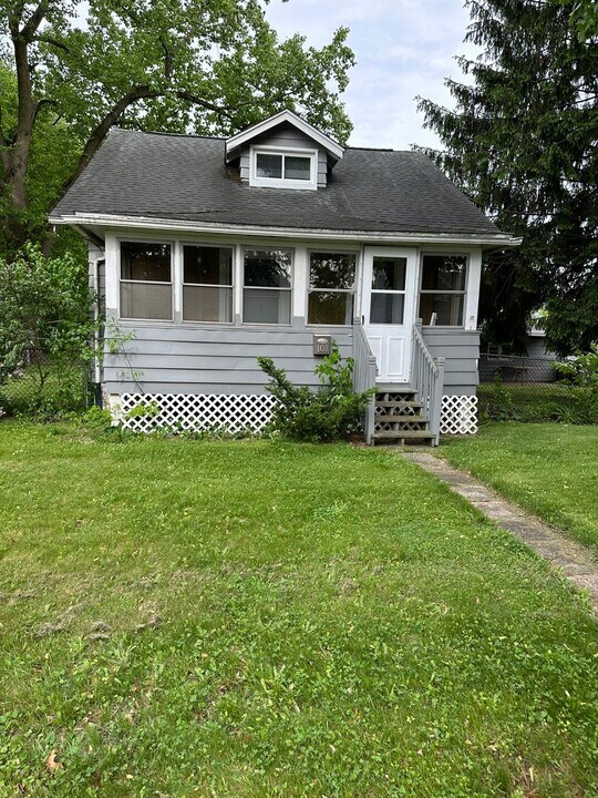 101 Meadow Ct in Barberton, OH - Building Photo