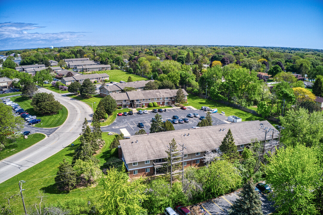 Glen Hills Apartments in Glendale, WI - Building Photo