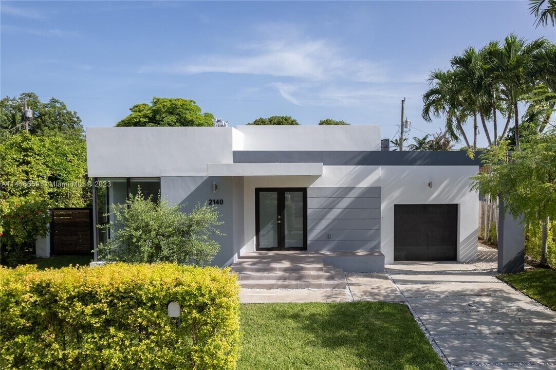 2140 SW 20th St in Miami, FL - Foto de edificio