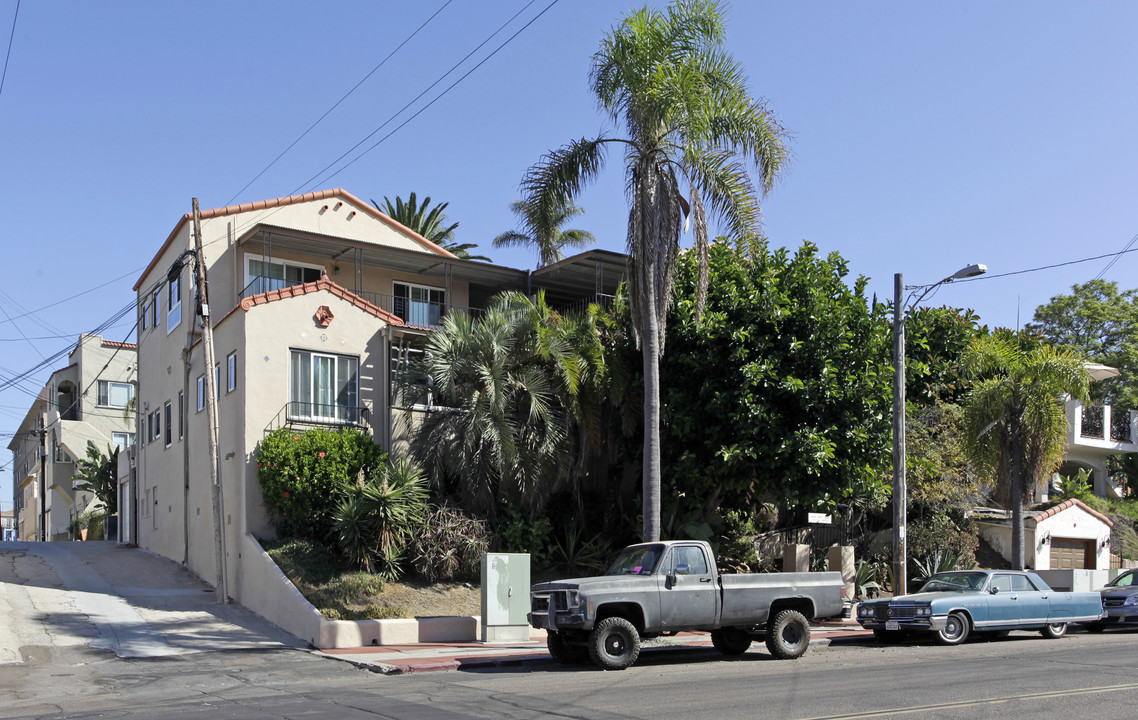 1830-1860 Robinson Ave in San Diego, CA - Building Photo