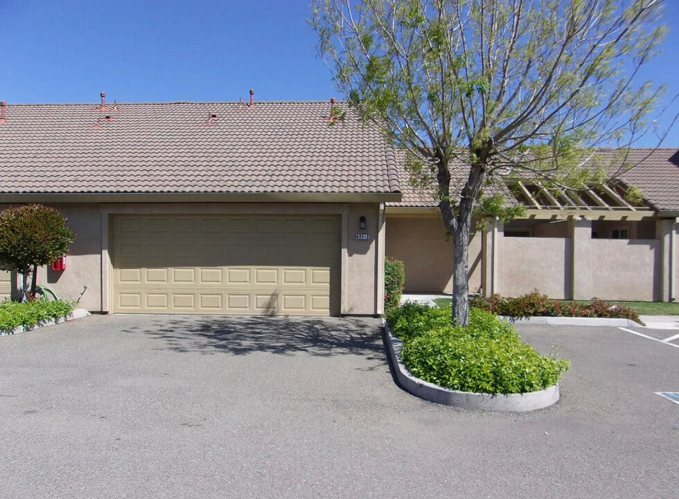 425 Acacia St in Tracy, CA - Building Photo