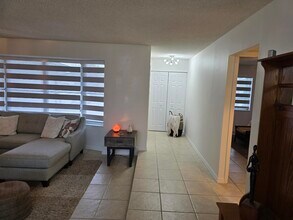 939 Hibiscus Dr in Royal Palm Beach, FL - Building Photo - Building Photo
