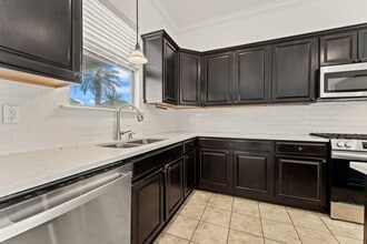 18642 Lake Harbor Ln in Prairieville, LA - Foto de edificio - Building Photo