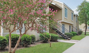 ParkVista Apartments in San Antonio, TX - Building Photo