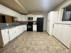 4324 Bowness Rd in Calgary, AB - Building Photo - Building Photo