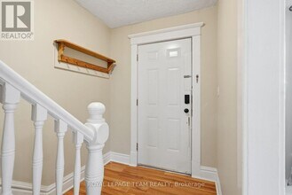 219 James St E in Brockville, ON - Foto de edificio - Building Photo