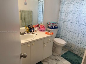 6095 W 18th Ave in Hialeah, FL - Building Photo - Building Photo