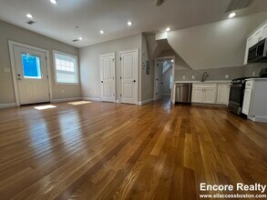 73 Gordon St, Unit 4 in Boston, MA - Foto de edificio - Building Photo