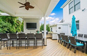 29 Northwoods Rd in Ocean Township, NJ - Foto de edificio - Building Photo