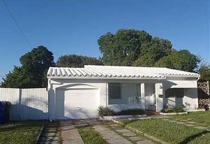 2831 Wiley St in Hollywood, FL - Building Photo