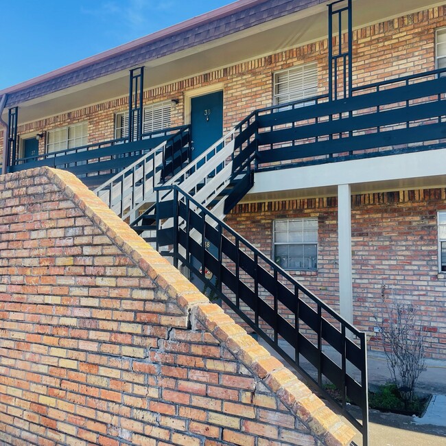 property at 208 N 10th St