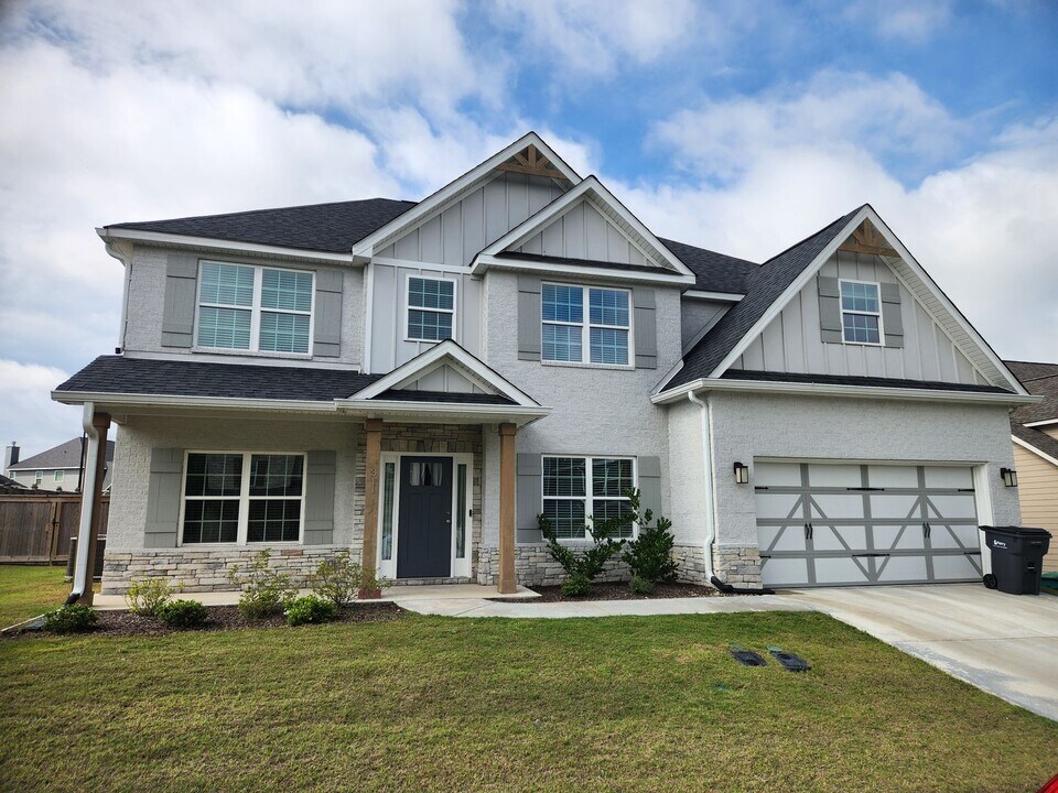 311 Shoshone Cir in Kathleen, GA - Building Photo