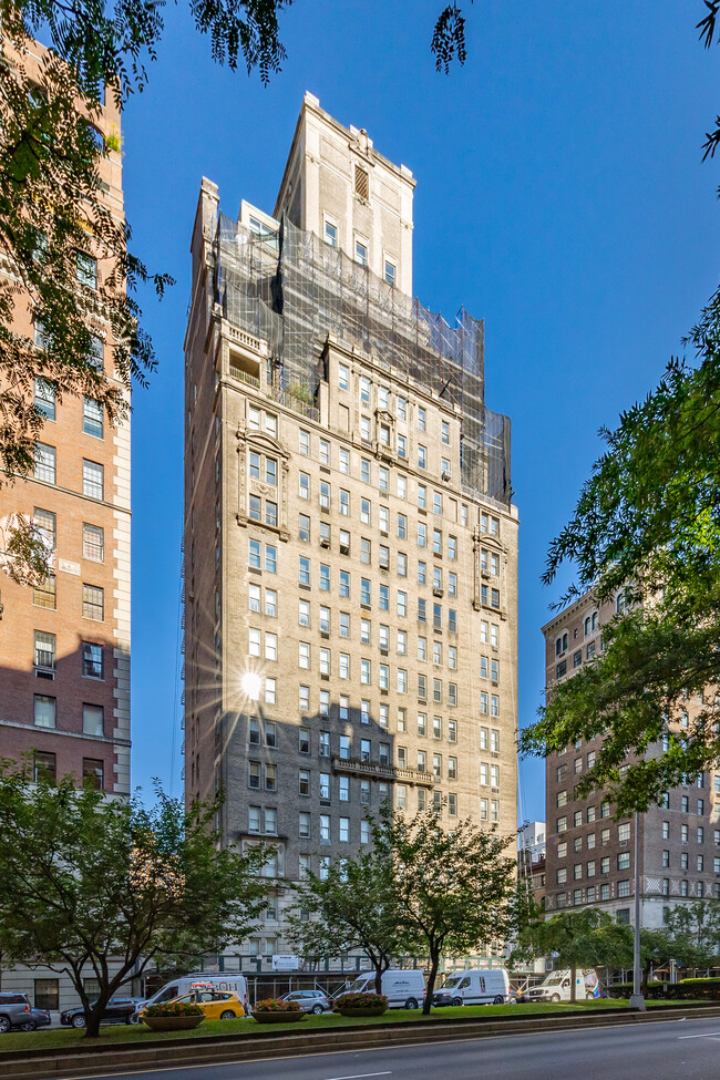 784 Park Ave in New York, NY - Building Photo - Building Photo