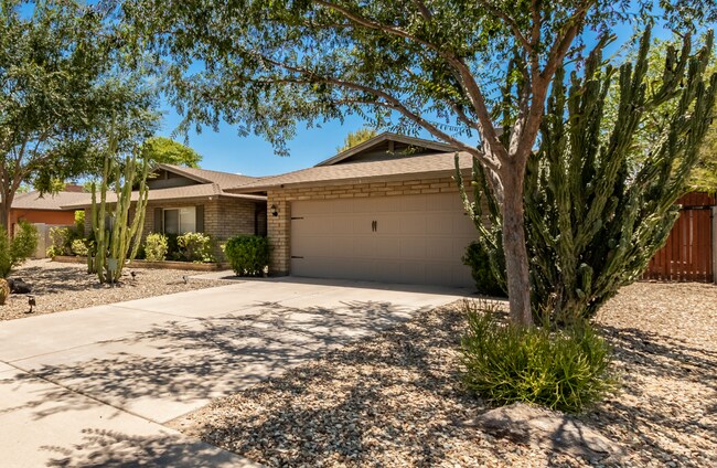 2113 E Pebble Beach Dr in Tempe, AZ - Building Photo - Building Photo