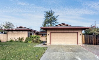 19973 Pear Tree Ct in Cupertino, CA - Building Photo