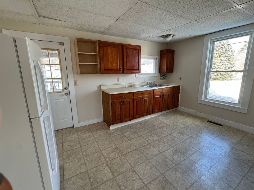 18 Middle St in Newport, NH - Building Photo
