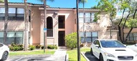 2826 S University Dr in Davie, FL - Foto de edificio - Building Photo