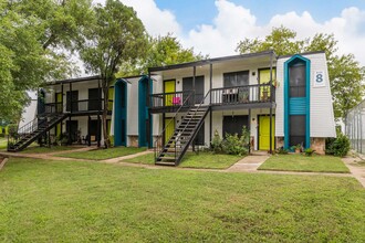 Creek's Edge in Austin, TX - Foto de edificio - Building Photo