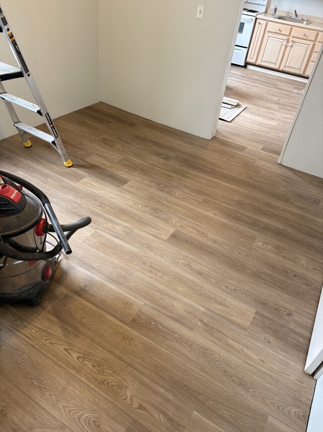 208 1st St NW in Barberton, OH - Foto de edificio - Building Photo