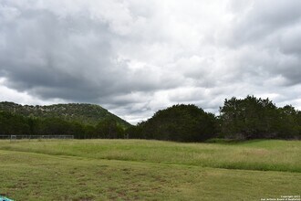 328 Kinsey Ln in Medina, TX - Building Photo - Building Photo