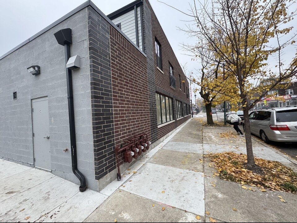 2824 W 63rd St in Chicago, IL - Building Photo