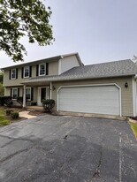 1332 Culpepper Dr in Naperville, IL - Building Photo