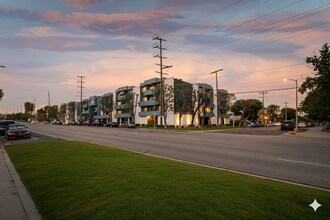 The Liora in Northridge, CA - Foto de edificio - Building Photo