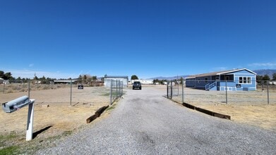 1270 W Irons St in Pahrump, NV - Foto de edificio - Building Photo