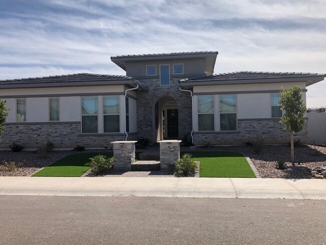 property at 1949 E Bellflower Ct