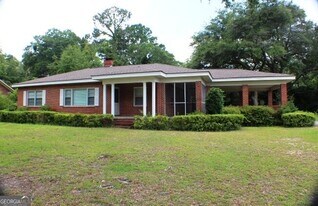 106 Oakhurst St in Dublin, GA - Building Photo