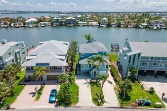 2507 Bay Blvd in Indian Rocks Beach, FL - Foto de edificio - Building Photo