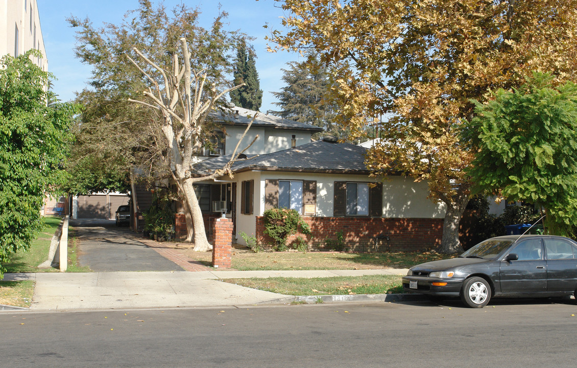 14125 Sylvan St in Van Nuys, CA - Building Photo